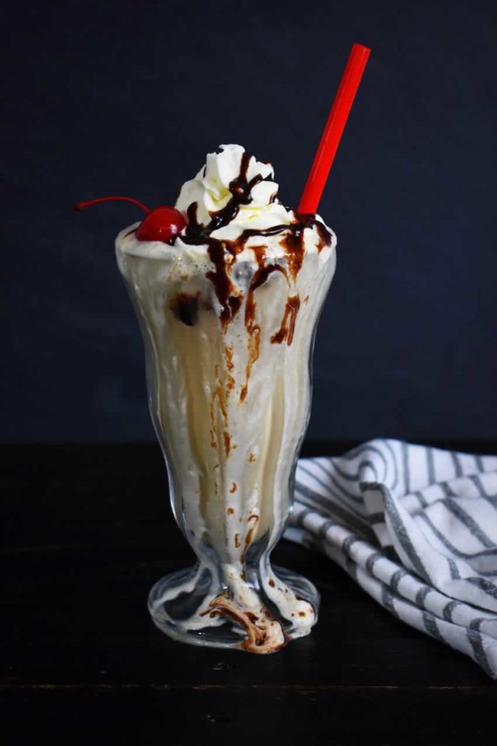 White Russian Winter Milkshake - Recipe Review by The Hungry Pinner