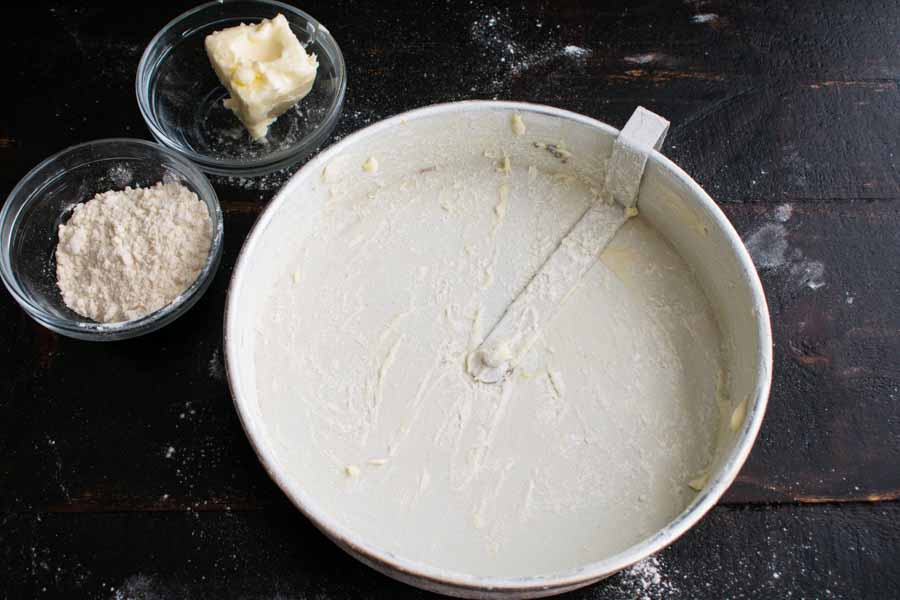 flouring the cake pan