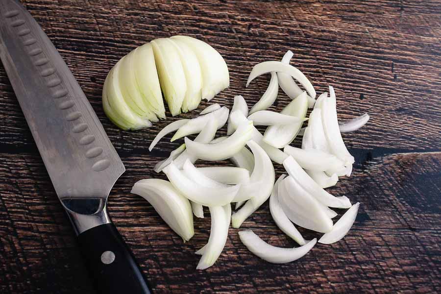 Thinly sliced onion