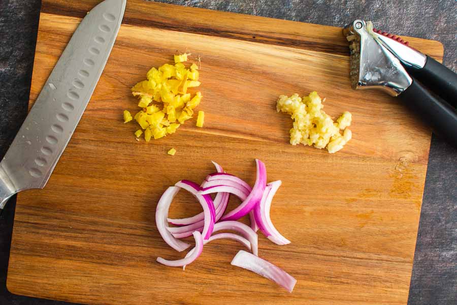 Minced garlic and ginger with sliced red onions