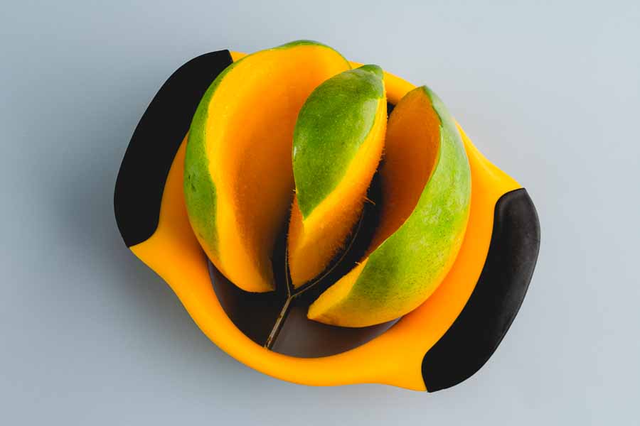 Coring a mango